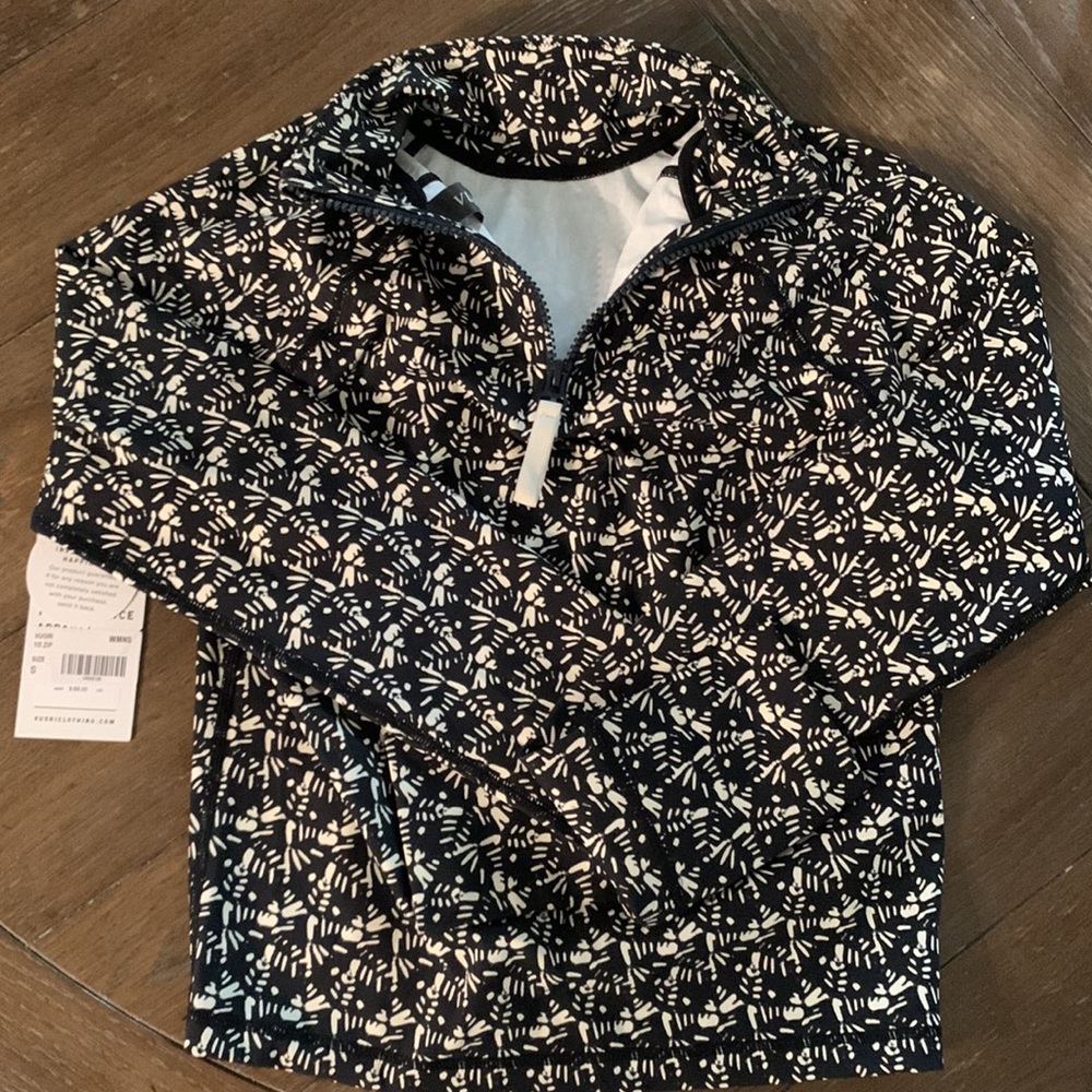 Vuori 1/4 Zip L/S Workout Top or Rash guard